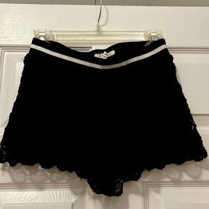 Casual black crocheted shorts